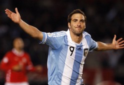 “地球之巅越野赛”在珠峰大本营启跑 高海拔缺氧条件被称“人类极限”