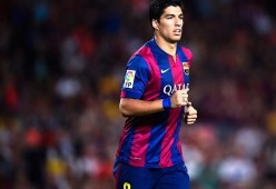 Red Bull悬崖跳水系列赛 葡萄牙崖壁一跃27米 入水成功率仅七成